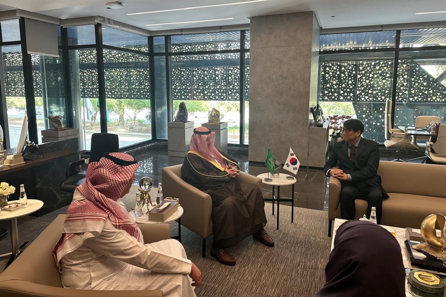 القائم بأعمال السفير الكوري يلتقي بنائب وزير الصناعة والثروة المعدنية لشؤون التعدين